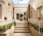 entree van het historisch palazzo in hartje Lecce