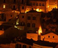 Matera bij nacht
